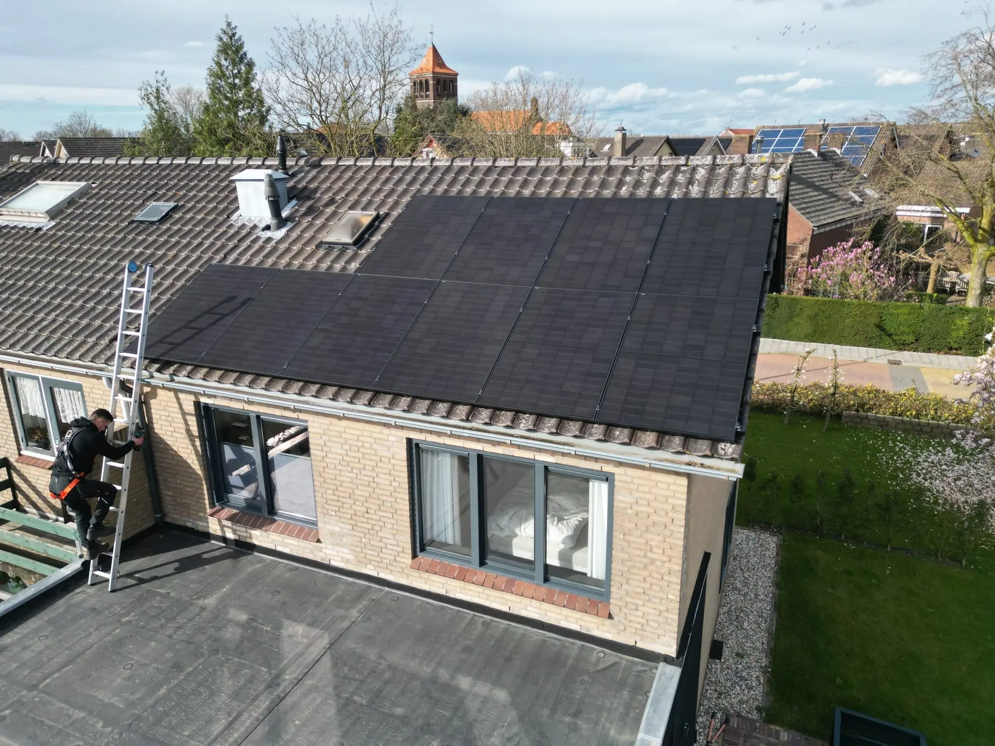 Maxify Montage - Professionele installatie van zonnepanelen, airco's, thuisbatterijen en laadpalen