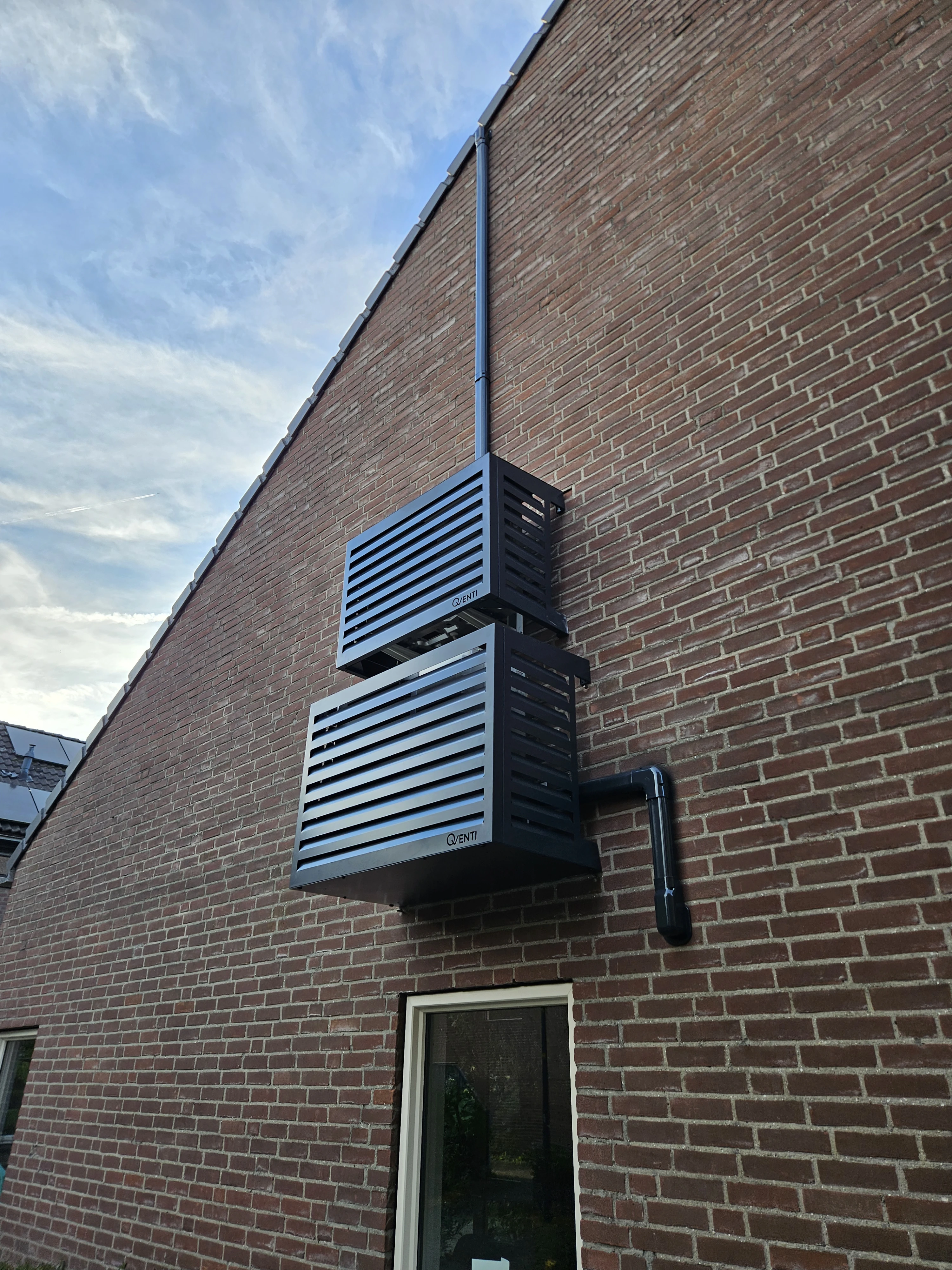 Samsung airco met grijze ombouw